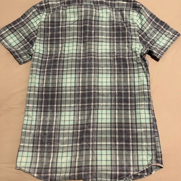 EXPRESS NWT Mens Soft Wash Short Sleeve Plaid Pattern Shirt Small - Picture 4 of 4